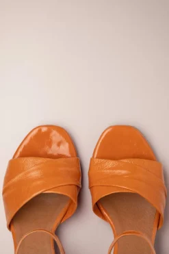 Miz Mooz Bela Sandaal In Lak Oranje>Vrouwen Sandalen