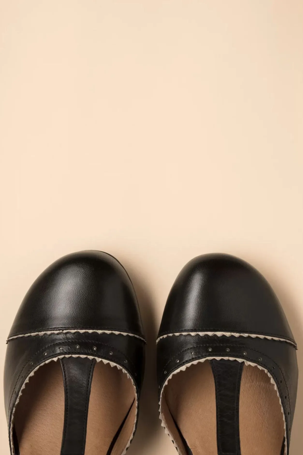 Miz Mooz Fernie T-Strap Pumps In Zwart En Creme>Vrouwen Pumps