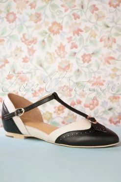 Charlie Stone Parisienne T-Strap Flats In Zwart En Creme><noscript><img width=